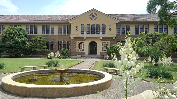 190611 中庭・平井先生 (9) 190611 中庭・平井先生 (9)