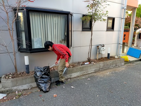 211118 若い職人 (2) 211118 若い職人 (2)